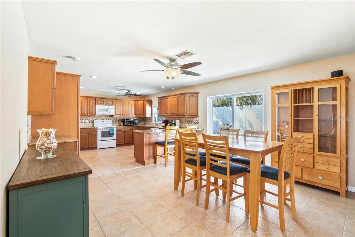 8208 17TH AVE NW, BRADENTON, FL, 34209