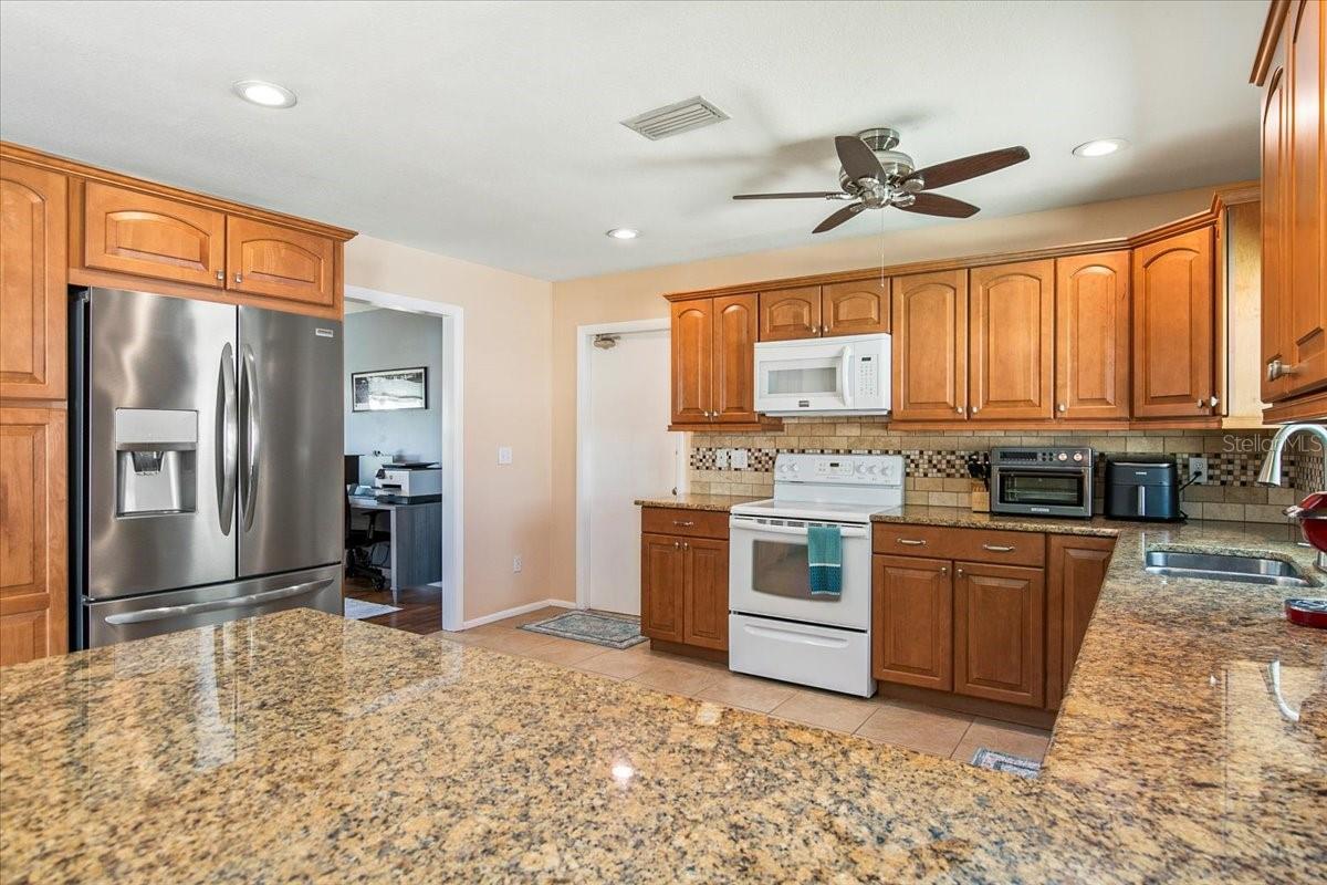 8208 17TH AVE NW, BRADENTON, FL, 34209