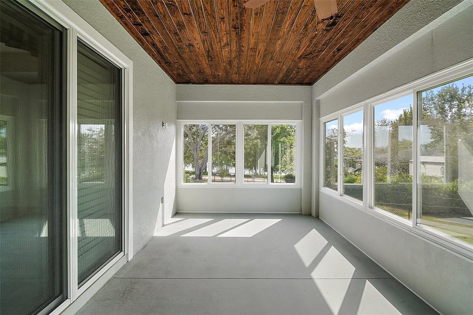 137 E PALMETTO AVE, HOWEY IN THE HILLS, FL, 34737