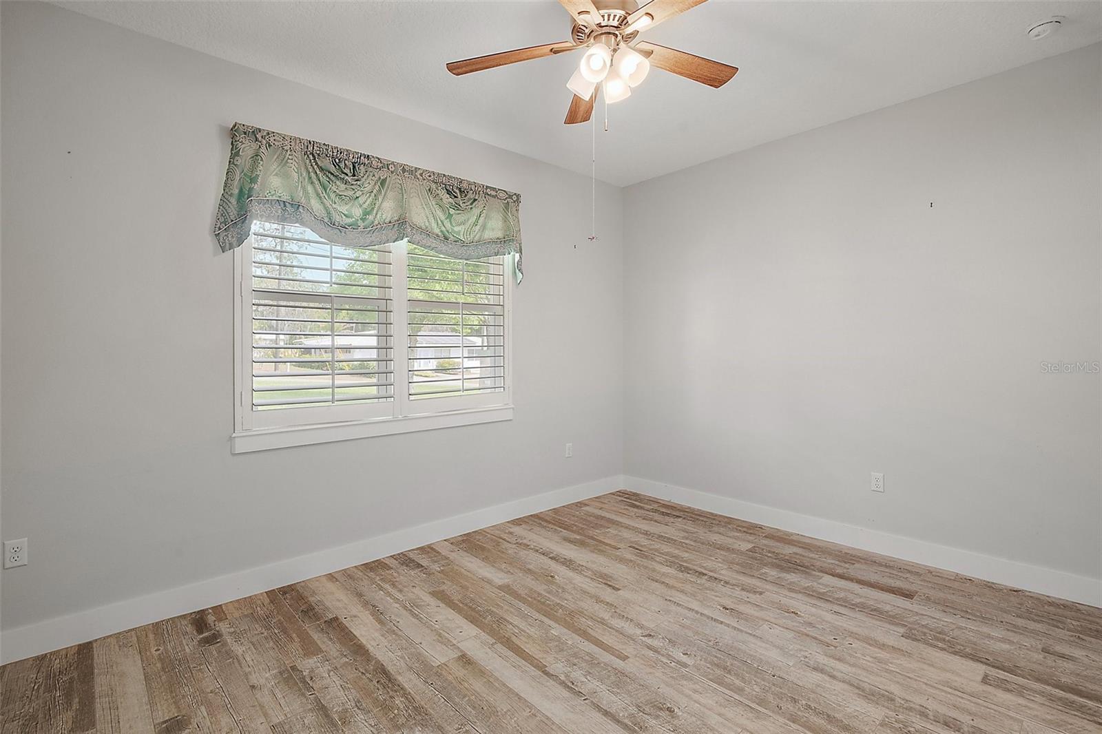 137 E PALMETTO AVE, HOWEY IN THE HILLS, FL, 34737