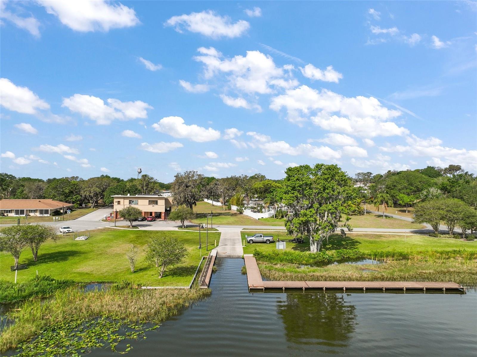 137 E PALMETTO AVE, HOWEY IN THE HILLS, FL, 34737