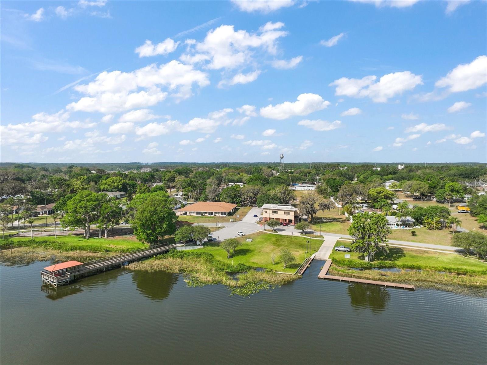 137 E PALMETTO AVE, HOWEY IN THE HILLS, FL, 34737