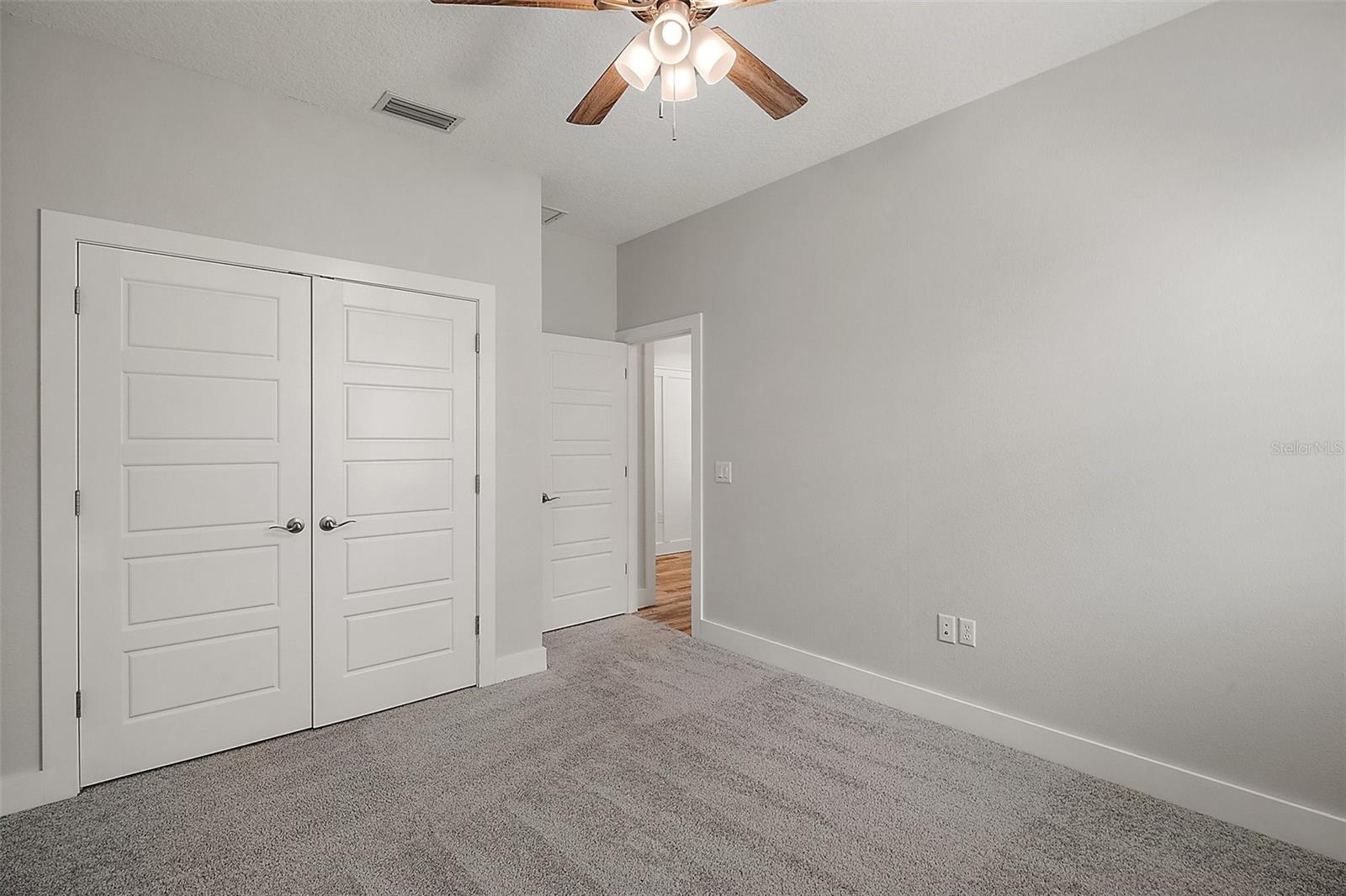 137 E PALMETTO AVE, HOWEY IN THE HILLS, FL, 34737