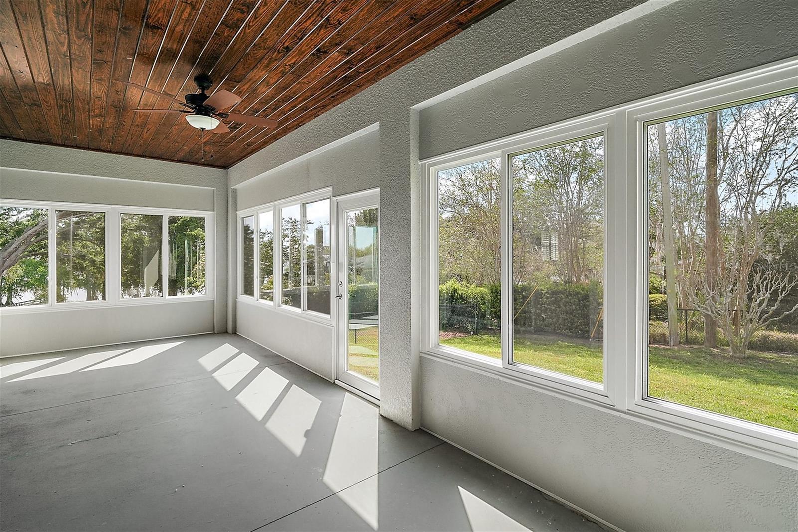 137 E PALMETTO AVE, HOWEY IN THE HILLS, FL, 34737