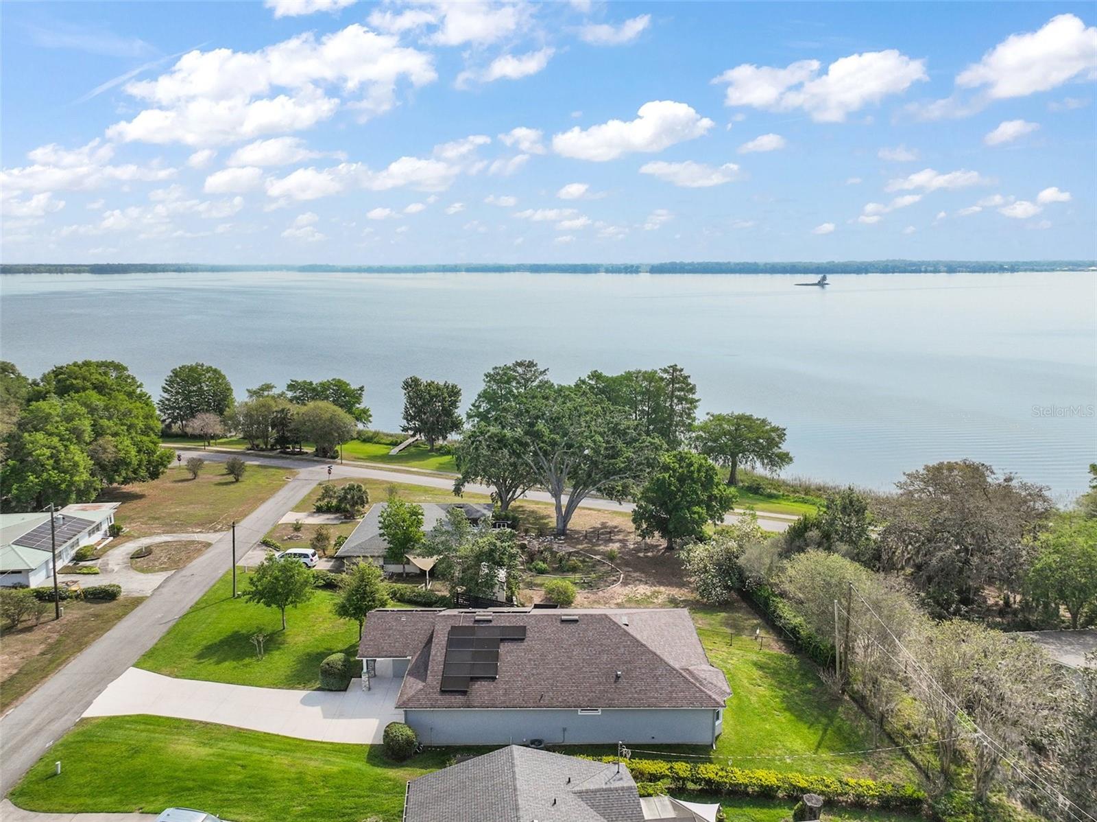137 E PALMETTO AVE, HOWEY IN THE HILLS, FL, 34737
