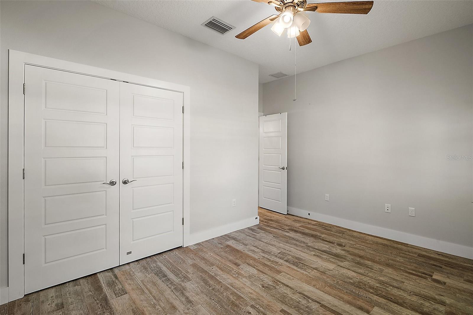 137 E PALMETTO AVE, HOWEY IN THE HILLS, FL, 34737