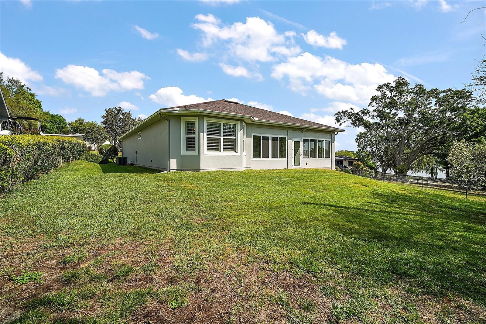 137 E PALMETTO AVE, HOWEY IN THE HILLS, FL, 34737