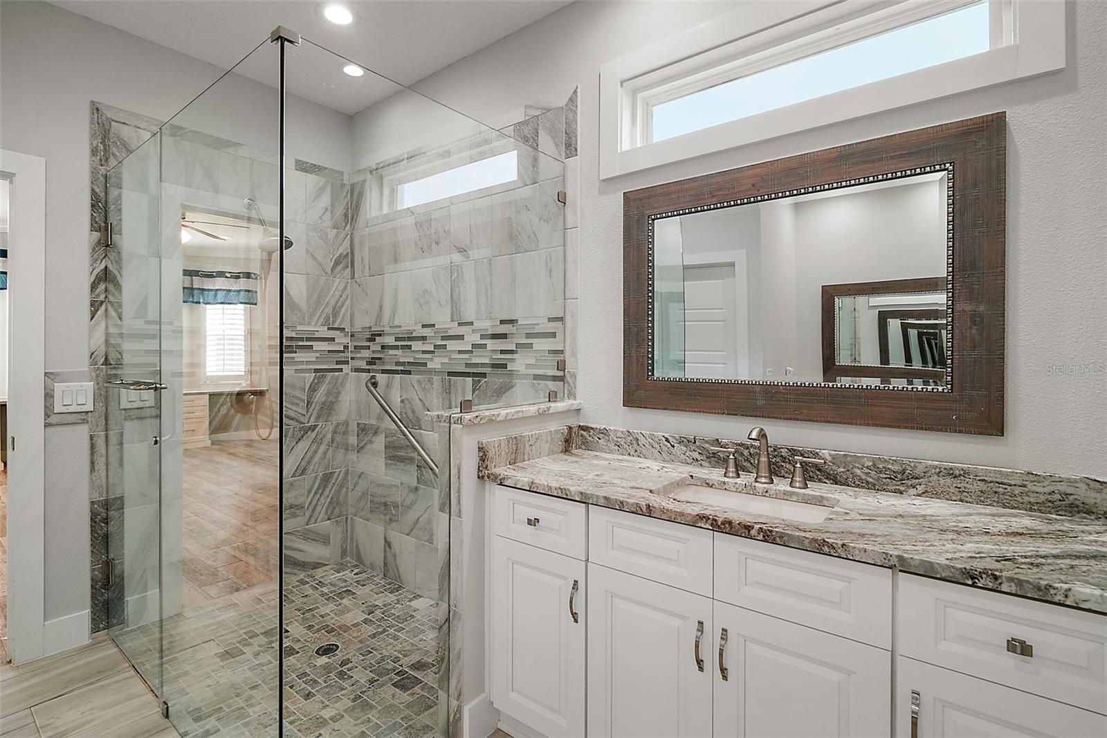 137 E PALMETTO AVE, HOWEY IN THE HILLS, FL, 34737