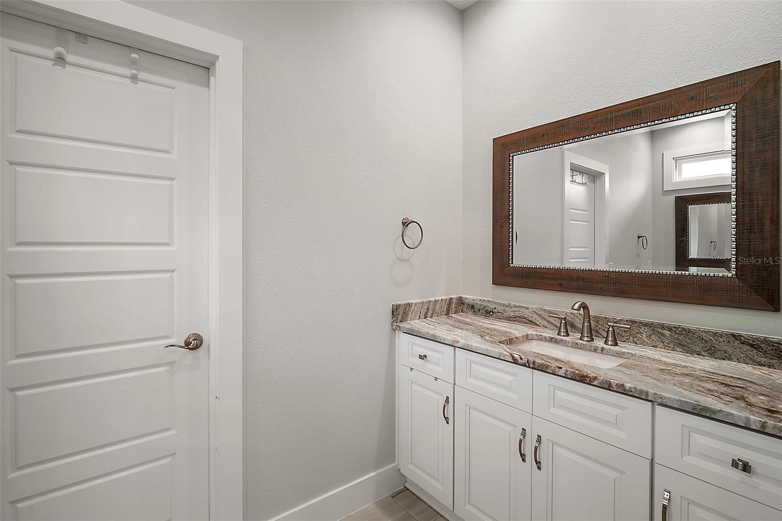 137 E PALMETTO AVE, HOWEY IN THE HILLS, FL, 34737