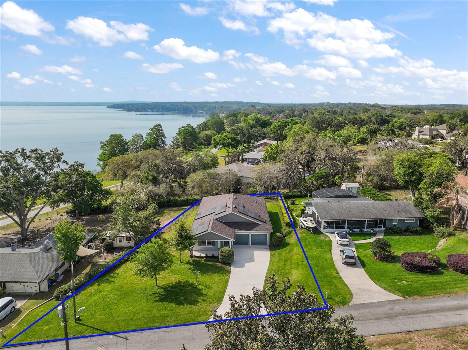 137 E PALMETTO AVE, HOWEY IN THE HILLS, FL, 34737