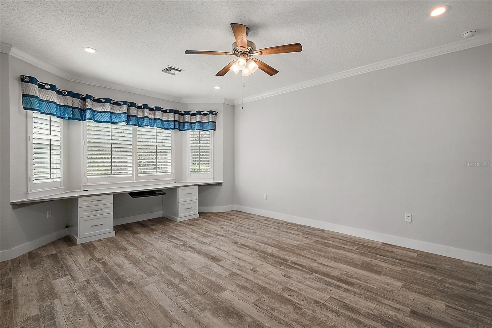 137 E PALMETTO AVE, HOWEY IN THE HILLS, FL, 34737