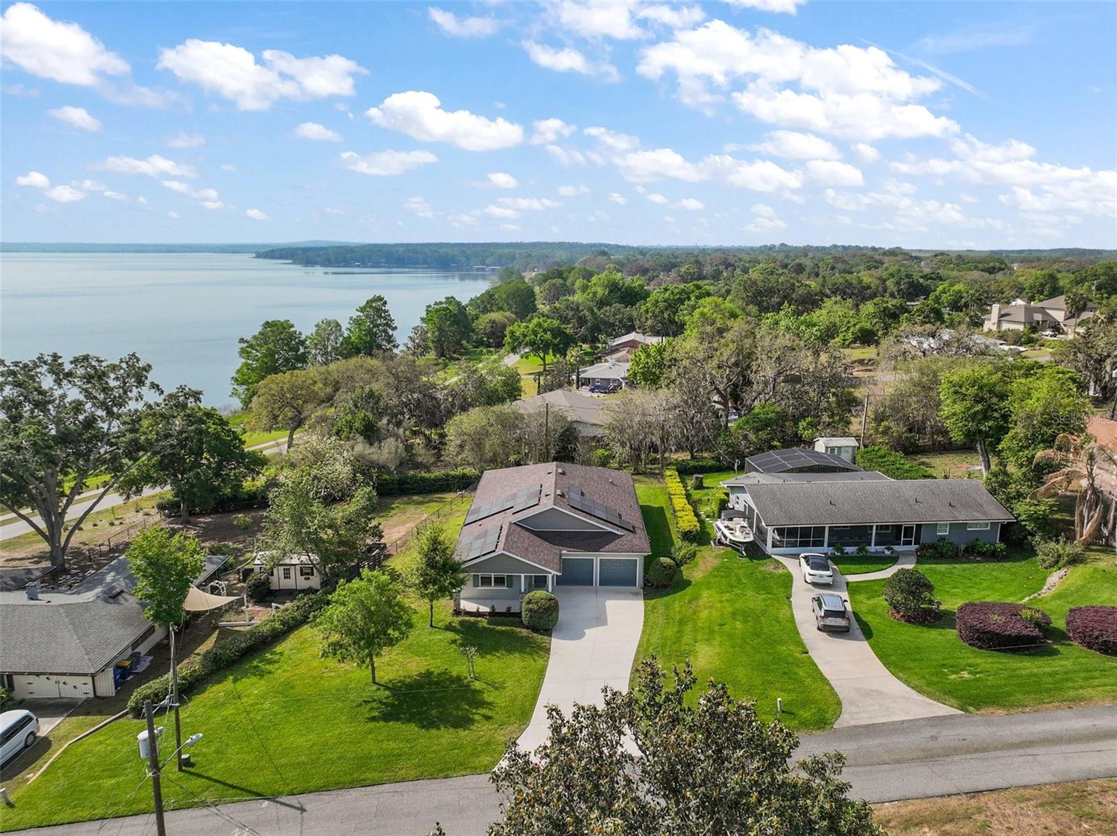 137 E PALMETTO AVE, HOWEY IN THE HILLS, FL, 34737
