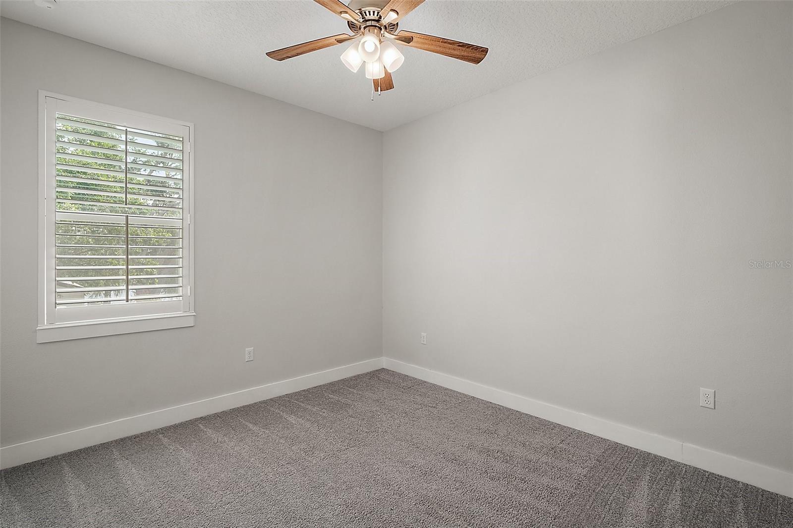 137 E PALMETTO AVE, HOWEY IN THE HILLS, FL, 34737
