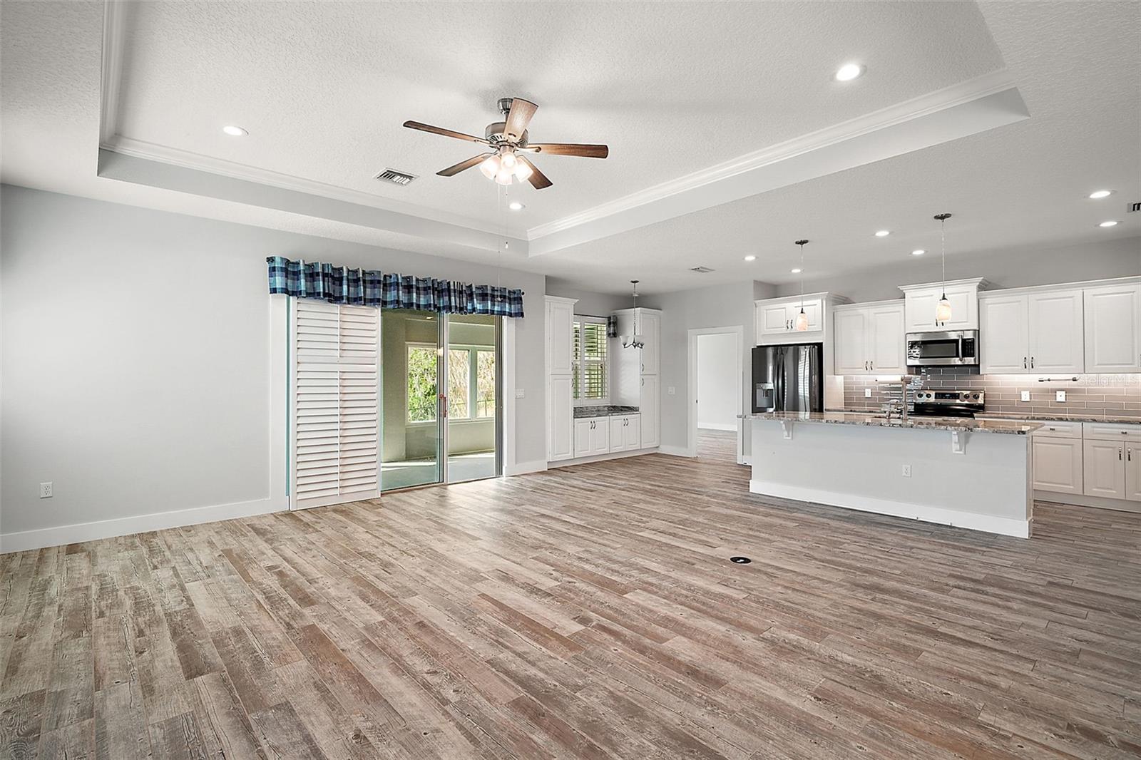 137 E PALMETTO AVE, HOWEY IN THE HILLS, FL, 34737
