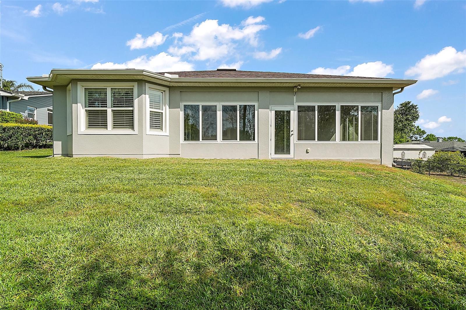 137 E PALMETTO AVE, HOWEY IN THE HILLS, FL, 34737