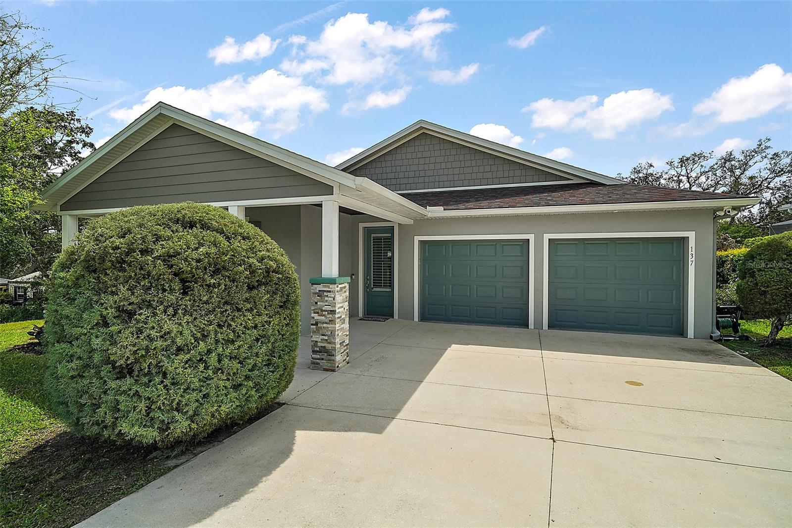 137 E PALMETTO AVE, HOWEY IN THE HILLS, FL, 34737