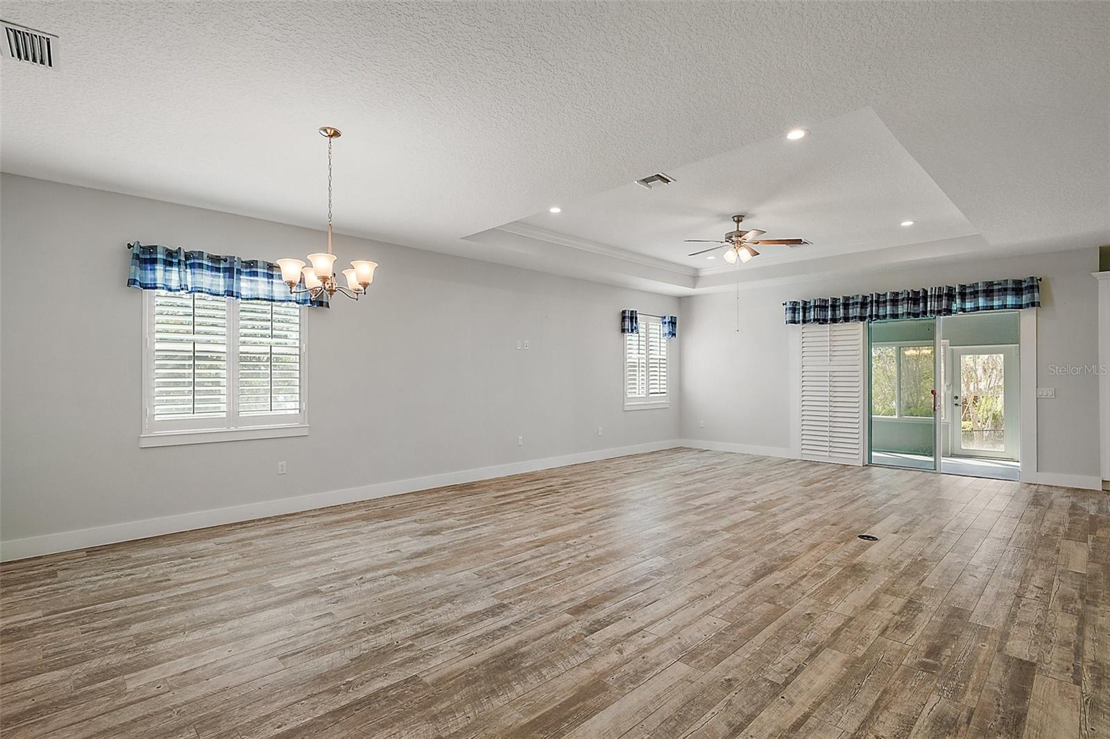 137 E PALMETTO AVE, HOWEY IN THE HILLS, FL, 34737