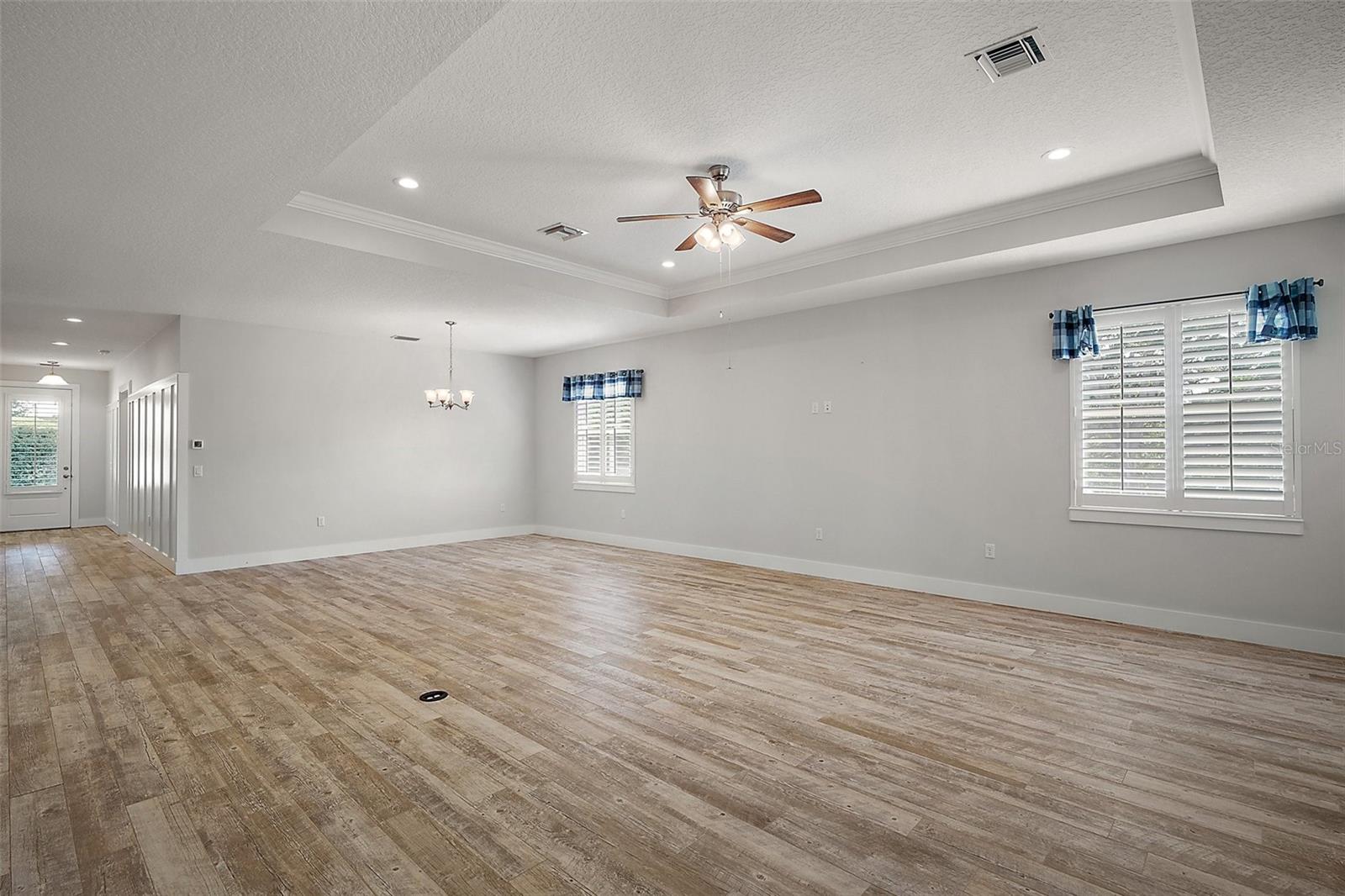 137 E PALMETTO AVE, HOWEY IN THE HILLS, FL, 34737