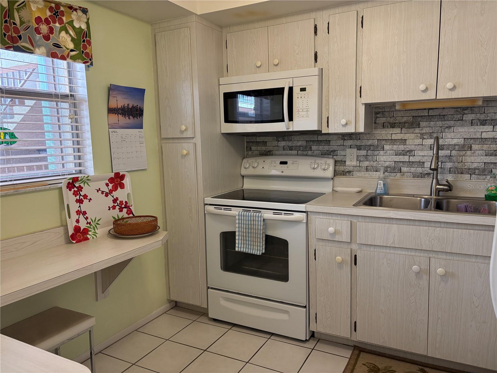 1310 GLEN OAKS DR E #290E, SARASOTA, FL, 34232