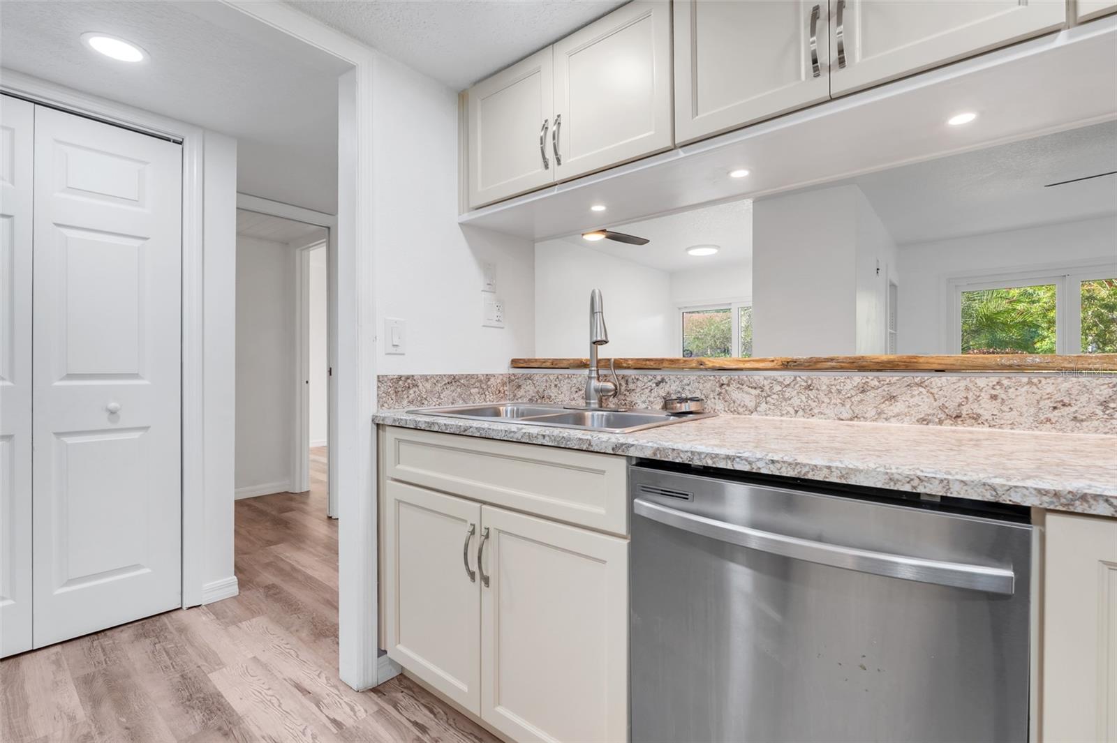 1051 S HIGHLAND ST #4B, MOUNT DORA, FL, 32757