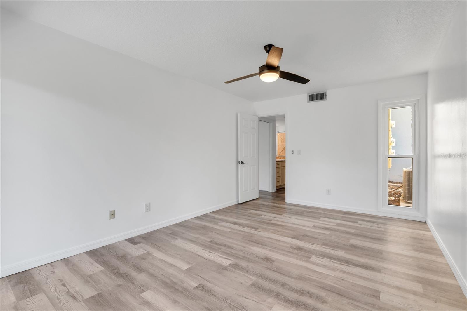 1051 S HIGHLAND ST #4B, MOUNT DORA, FL, 32757