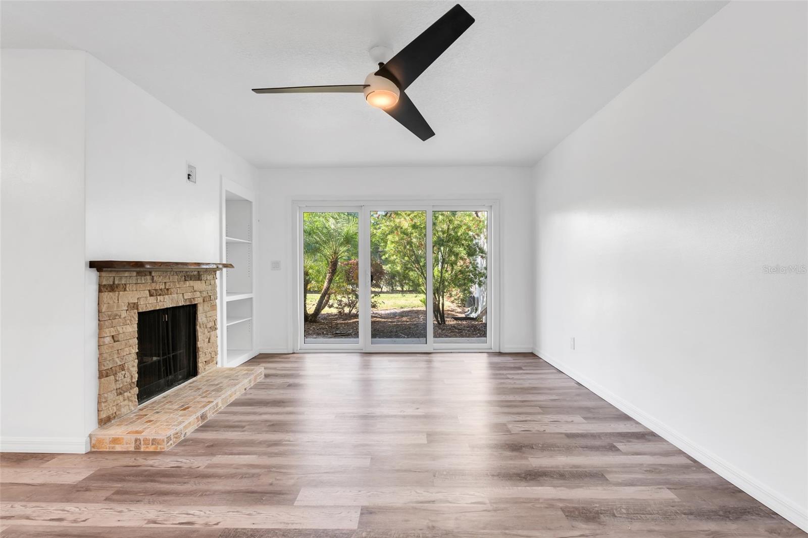 1051 S HIGHLAND ST #4B, MOUNT DORA, FL, 32757