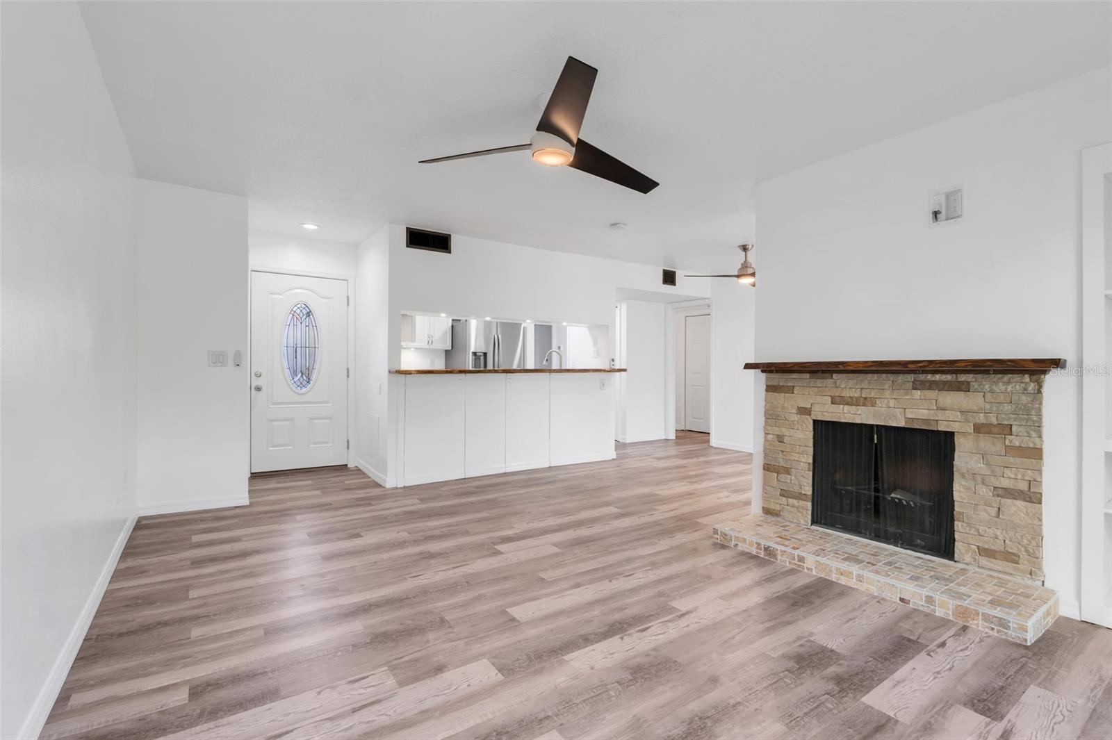 1051 S HIGHLAND ST #4B, MOUNT DORA, FL, 32757