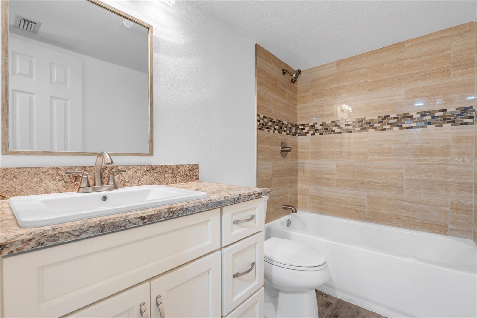 1051 S HIGHLAND ST #4B, MOUNT DORA, FL, 32757