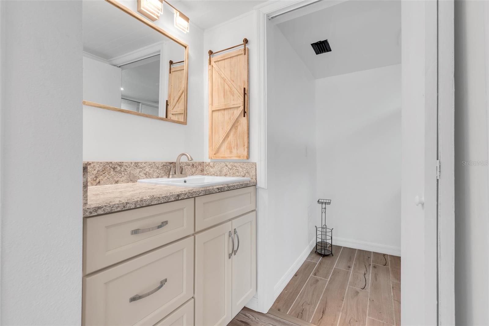 1051 S HIGHLAND ST #4B, MOUNT DORA, FL, 32757