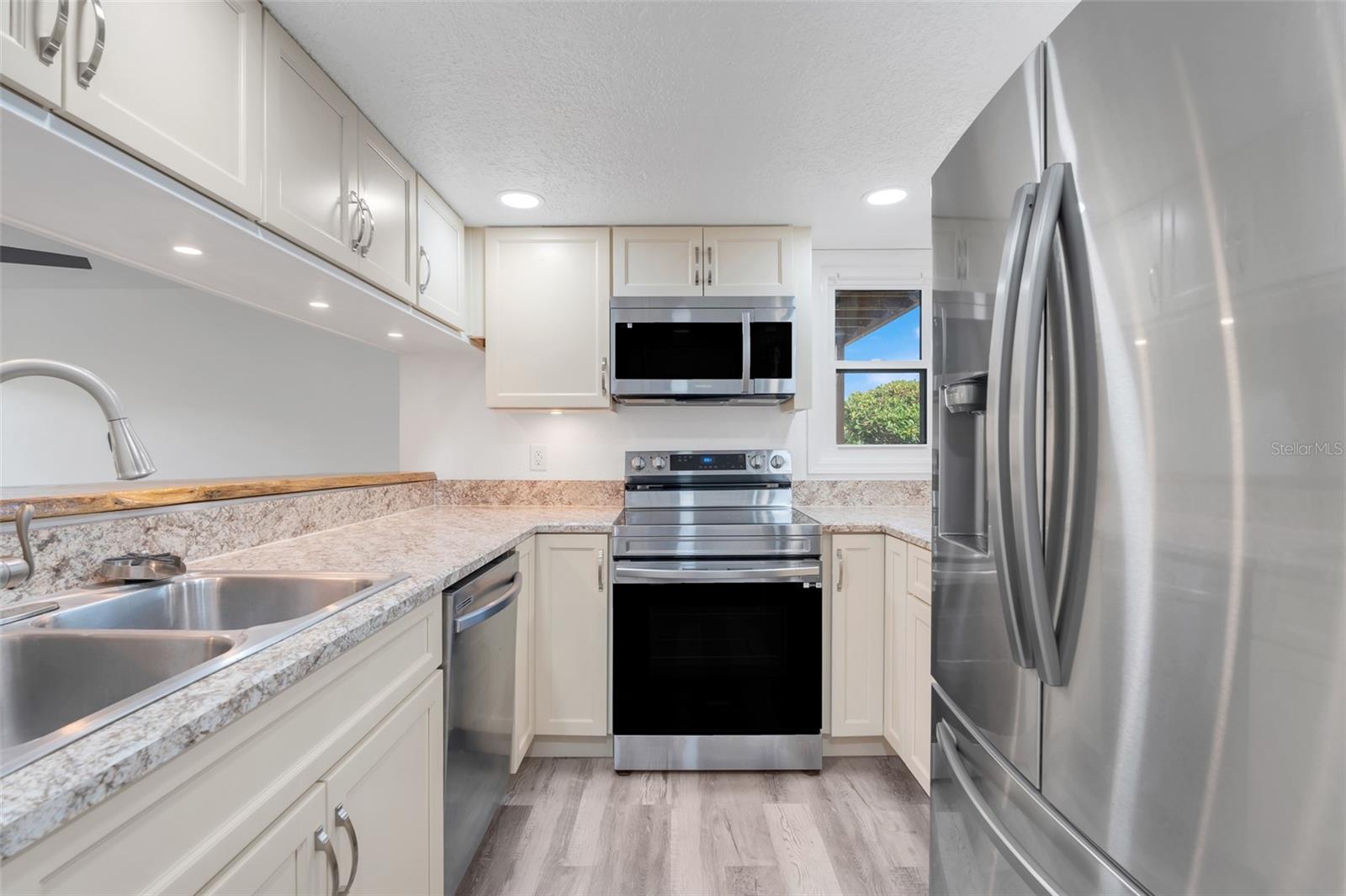 1051 S HIGHLAND ST #4B, MOUNT DORA, FL, 32757