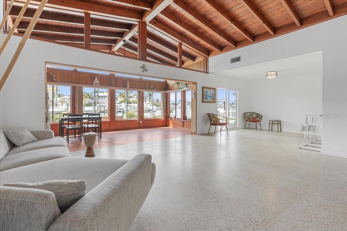 19 N PINE CIR, BELLEAIR, FL, 33756