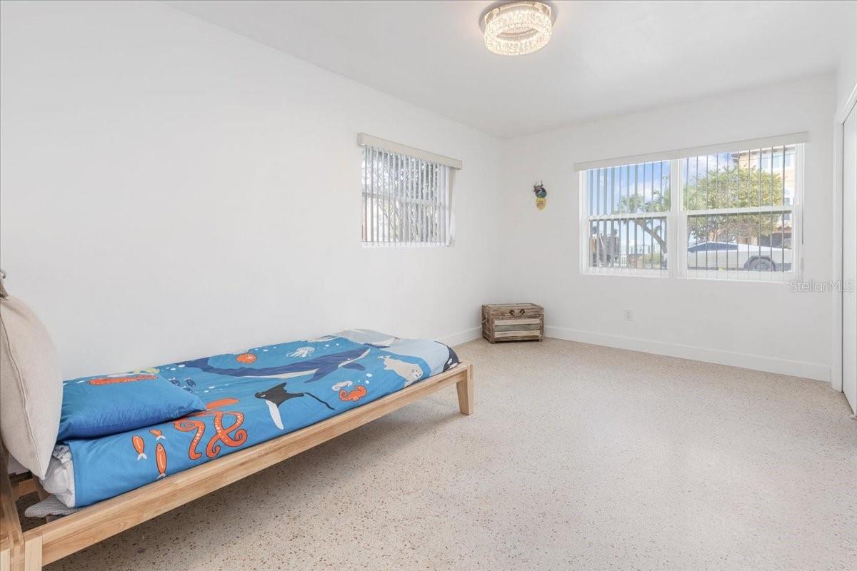 19 N PINE CIR, BELLEAIR, FL, 33756