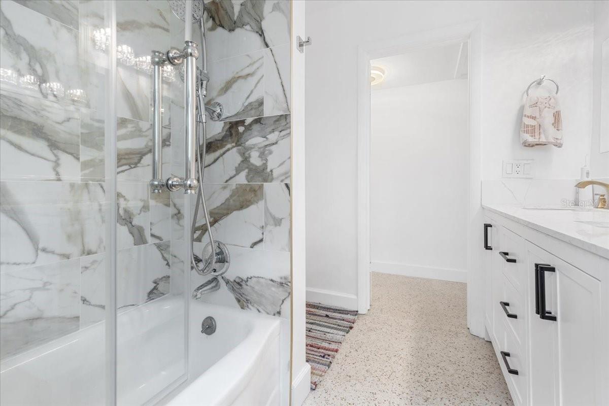 19 N PINE CIR, BELLEAIR, FL, 33756