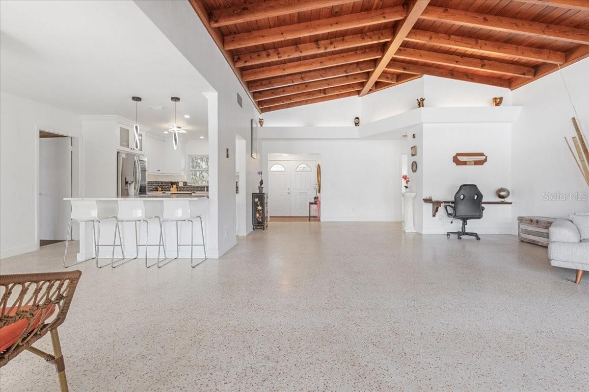 19 N PINE CIR, BELLEAIR, FL, 33756