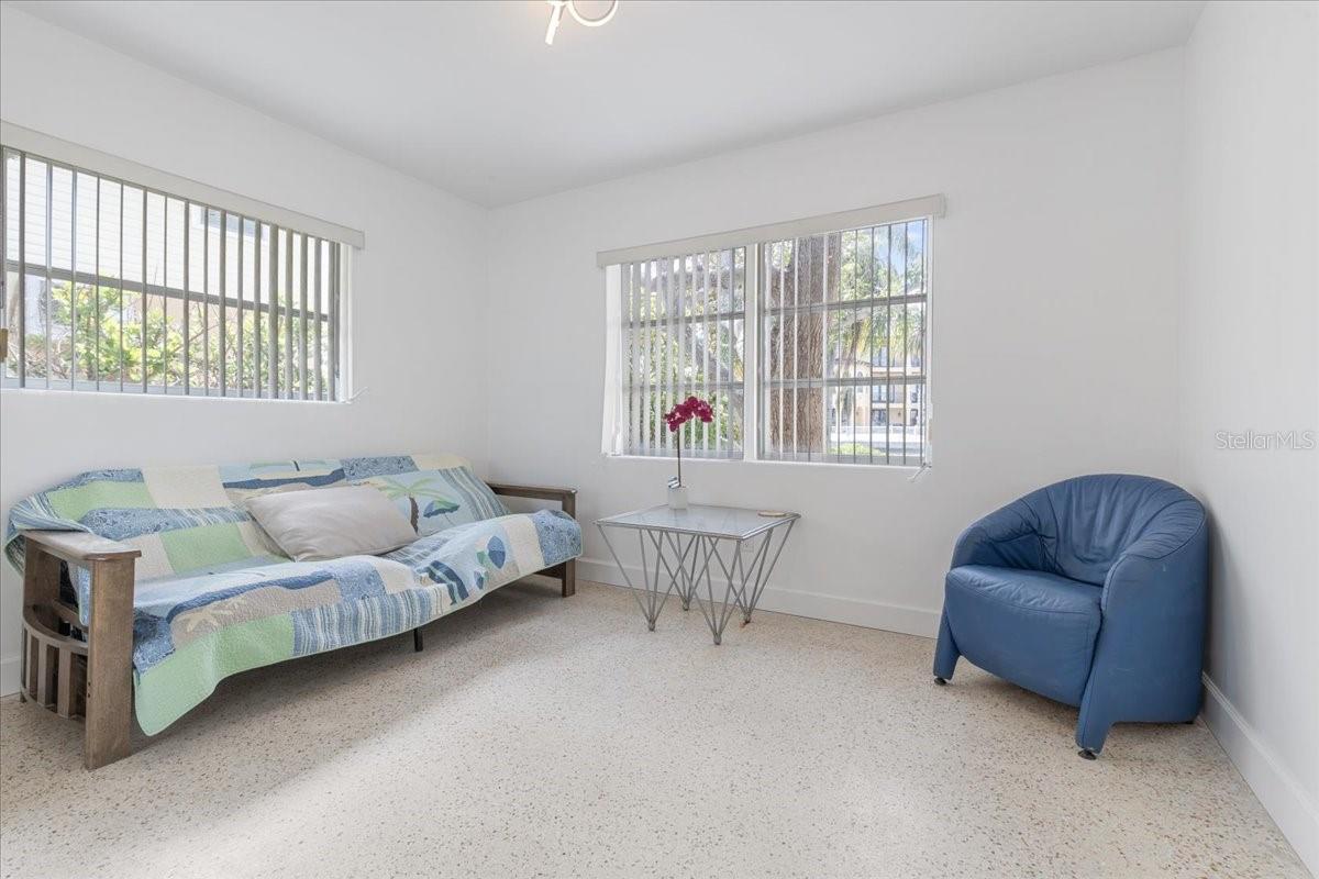 19 N PINE CIR, BELLEAIR, FL, 33756