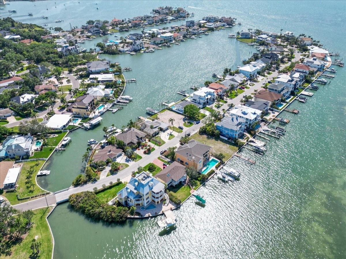 19 N PINE CIR, BELLEAIR, FL, 33756