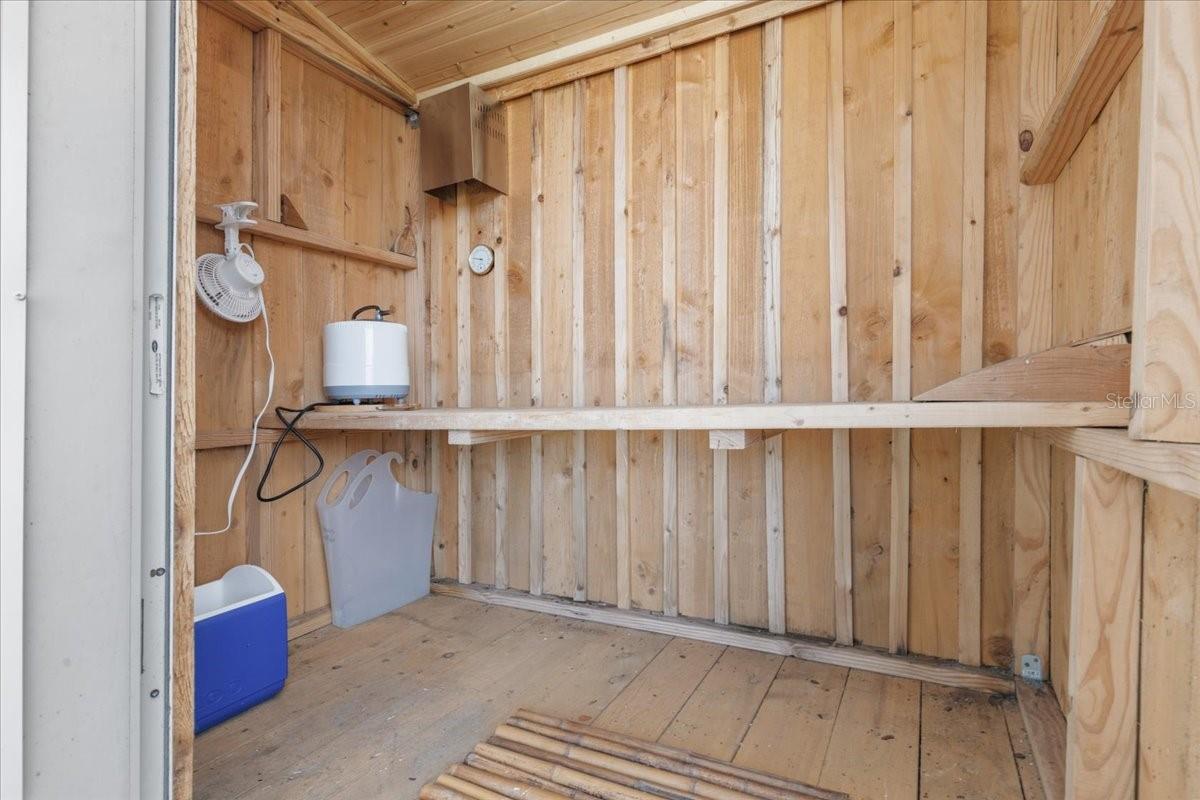 19 N PINE CIR, BELLEAIR, FL, 33756