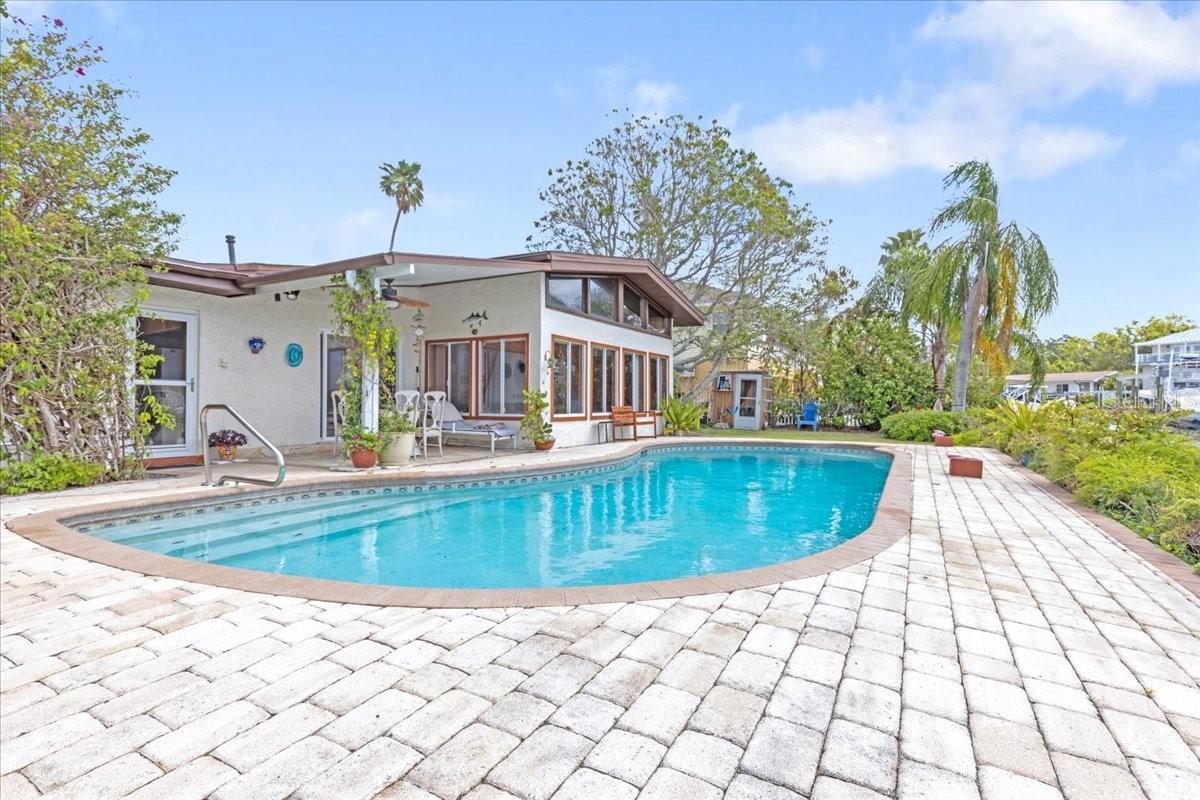 19 N PINE CIR, BELLEAIR, FL, 33756