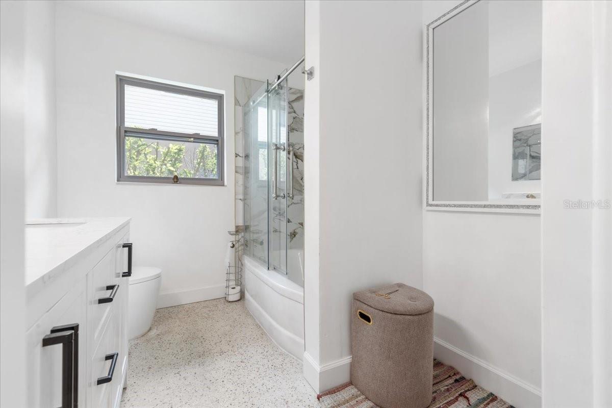 19 N PINE CIR, BELLEAIR, FL, 33756