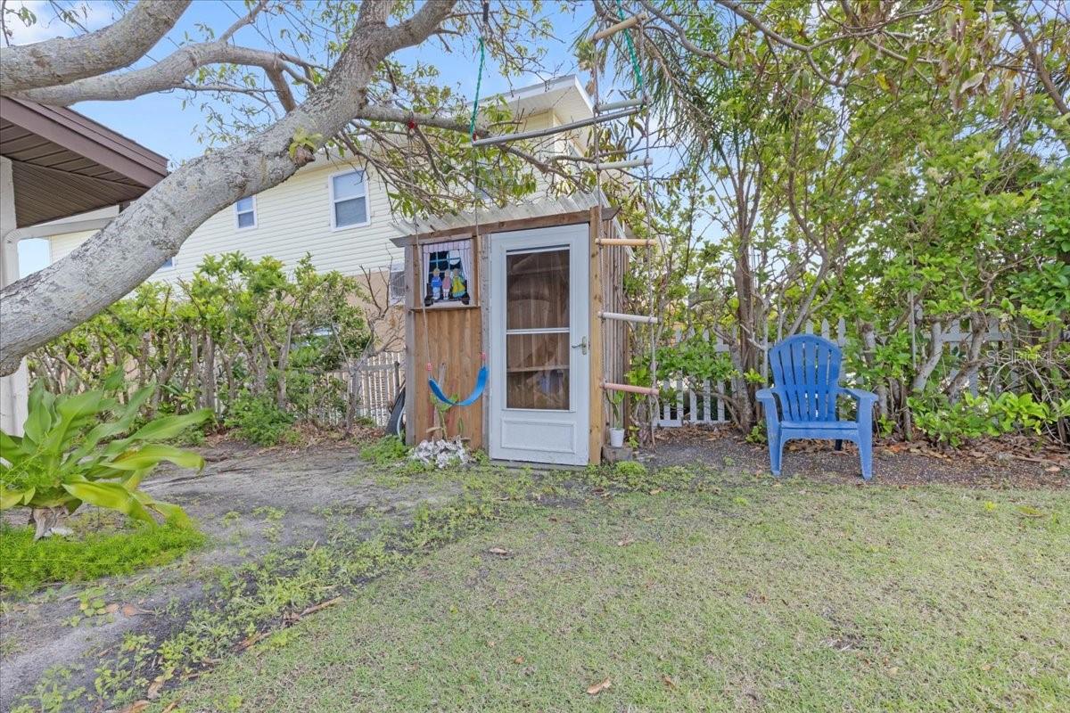 19 N PINE CIR, BELLEAIR, FL, 33756