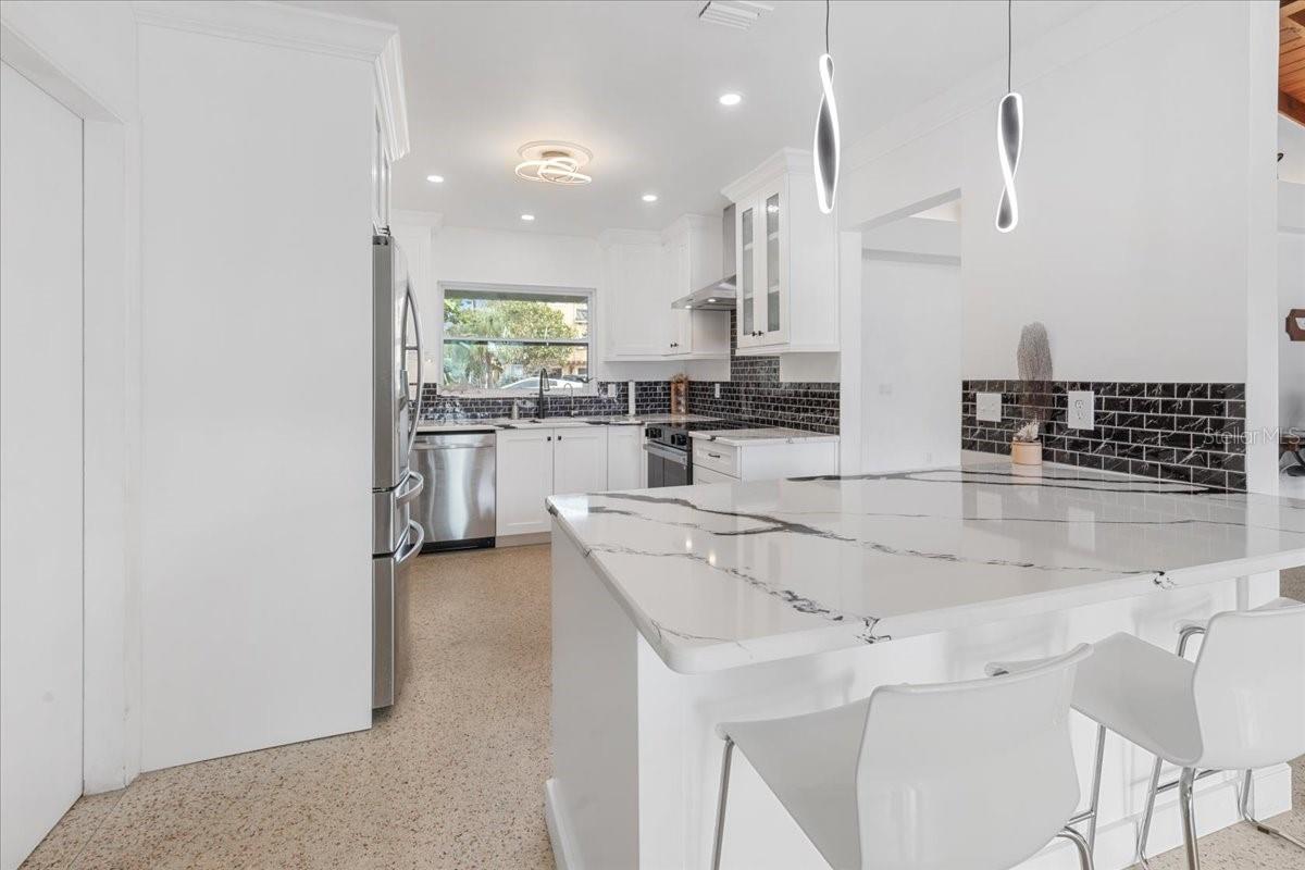 19 N PINE CIR, BELLEAIR, FL, 33756