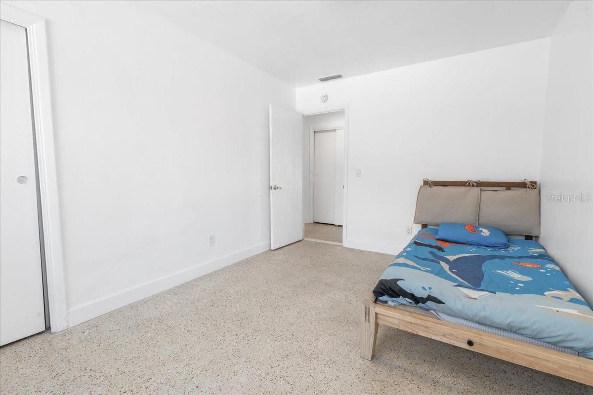 19 N PINE CIR, BELLEAIR, FL, 33756