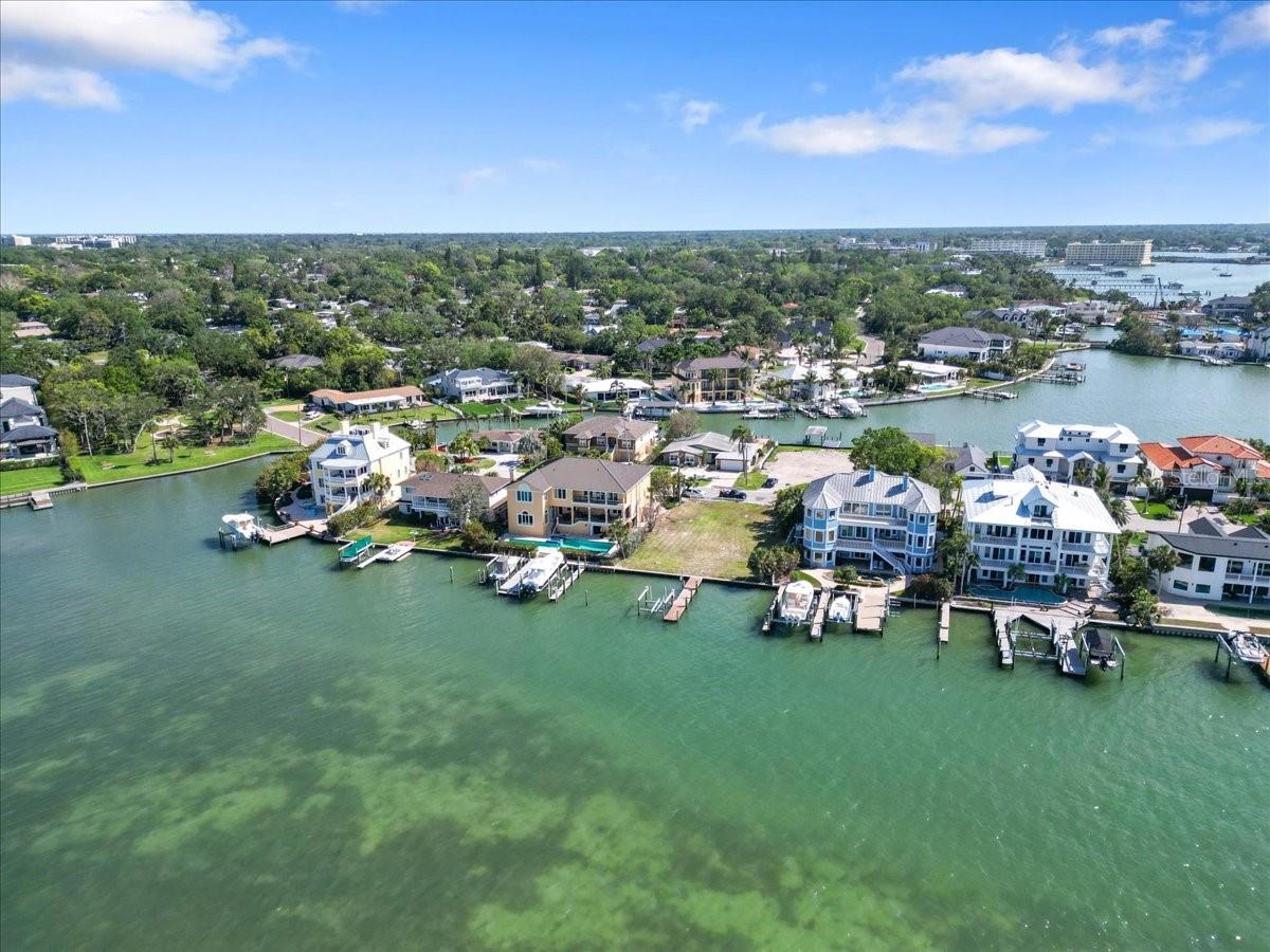 19 N PINE CIR, BELLEAIR, FL, 33756