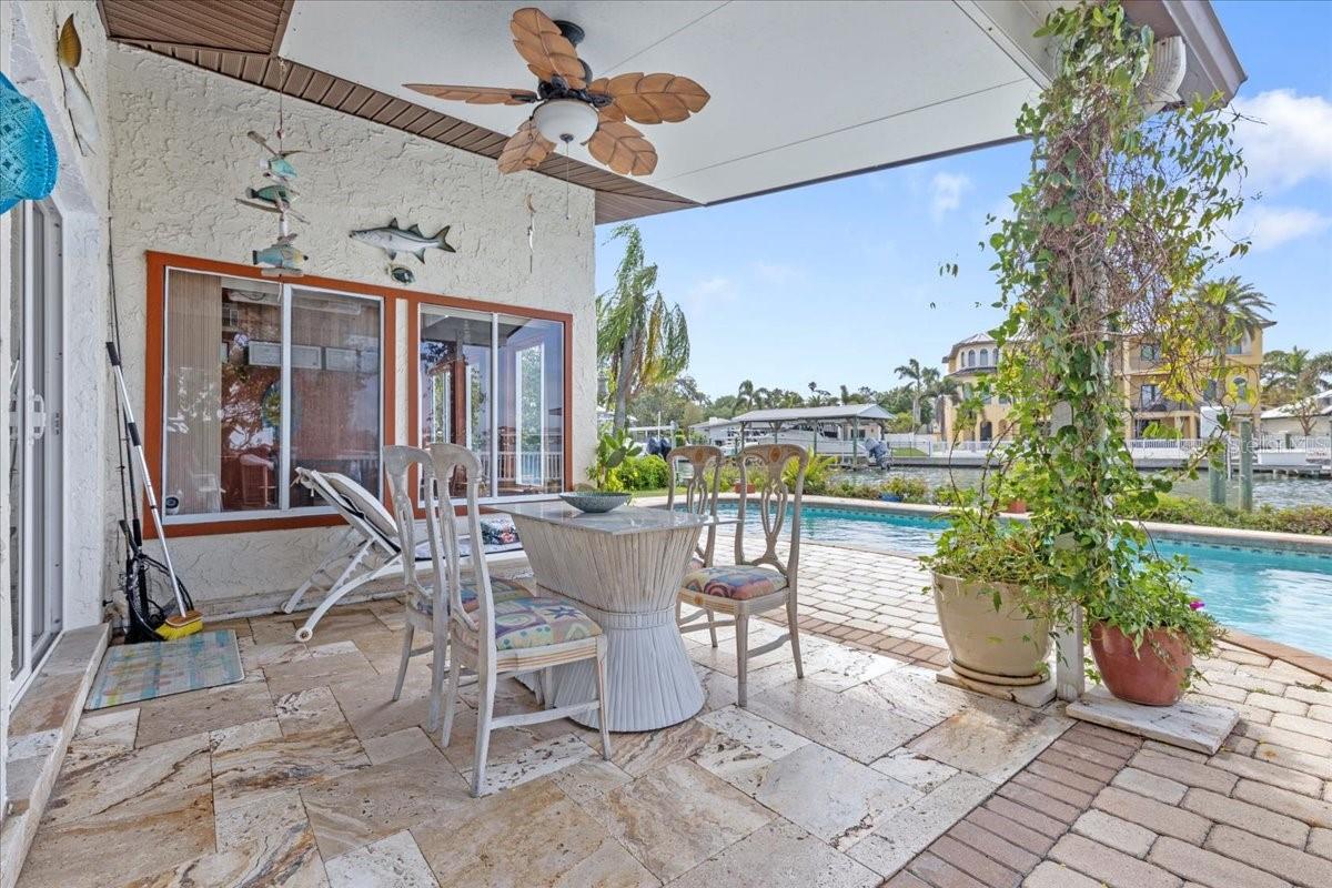 19 N PINE CIR, BELLEAIR, FL, 33756