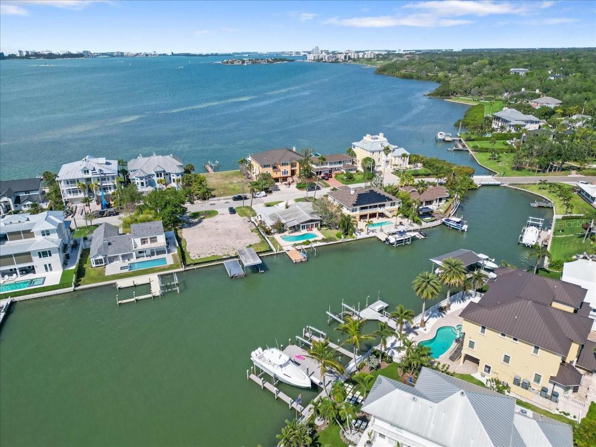 19 N PINE CIR, BELLEAIR, FL, 33756