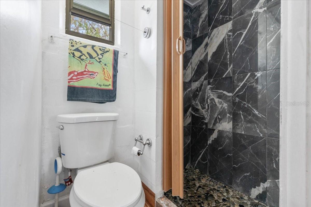 19 N PINE CIR, BELLEAIR, FL, 33756