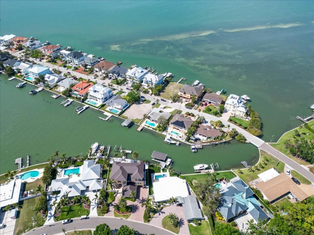 19 N PINE CIR, BELLEAIR, FL, 33756