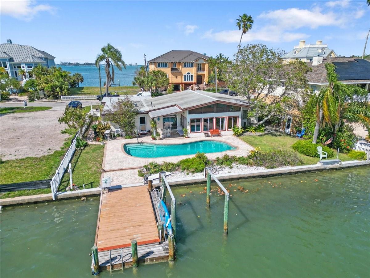 19 N PINE CIR, BELLEAIR, FL, 33756