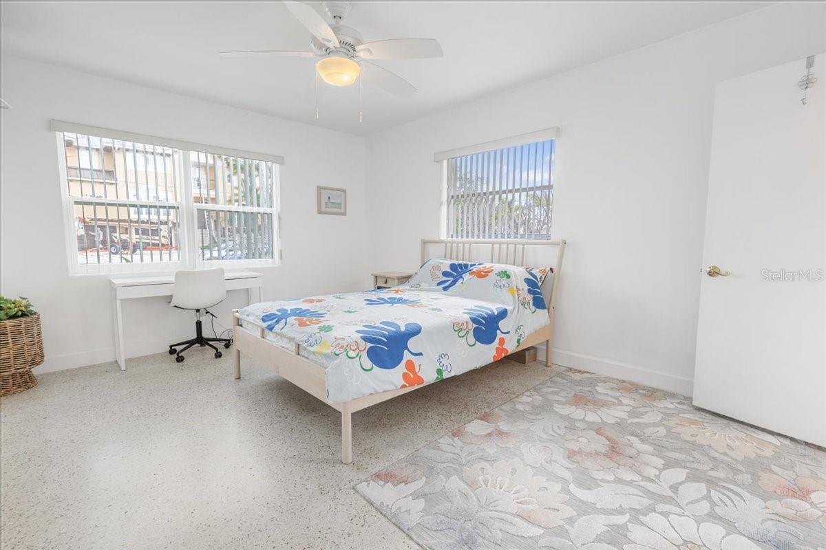 19 N PINE CIR, BELLEAIR, FL, 33756