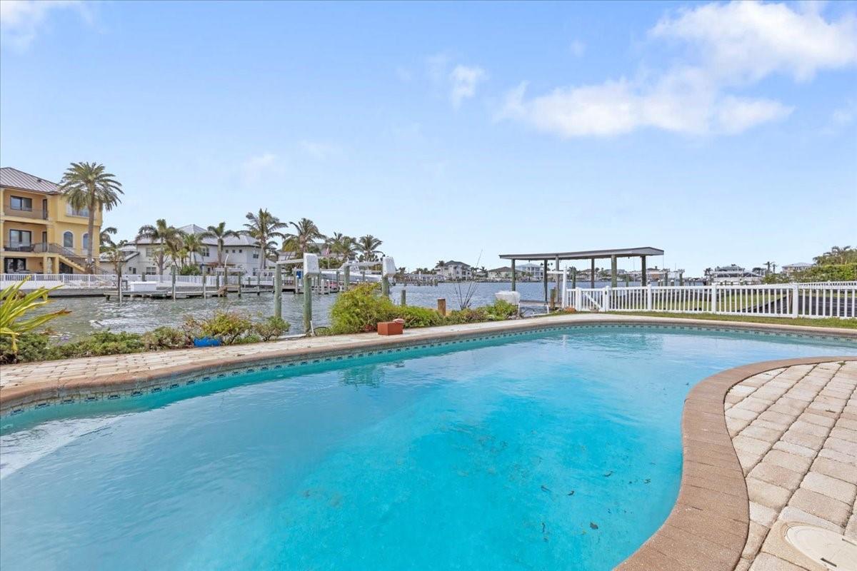 19 N PINE CIR, BELLEAIR, FL, 33756